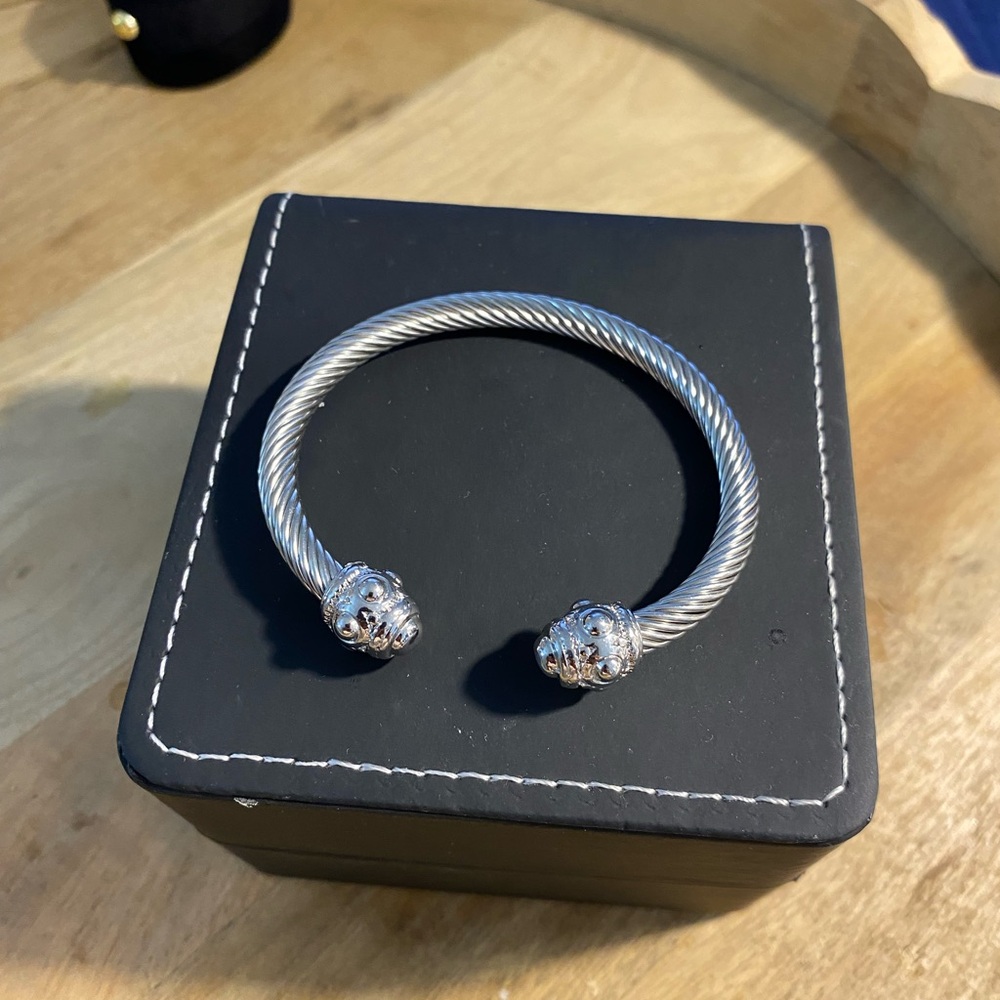 ANGIE STATEMENT BRACELET